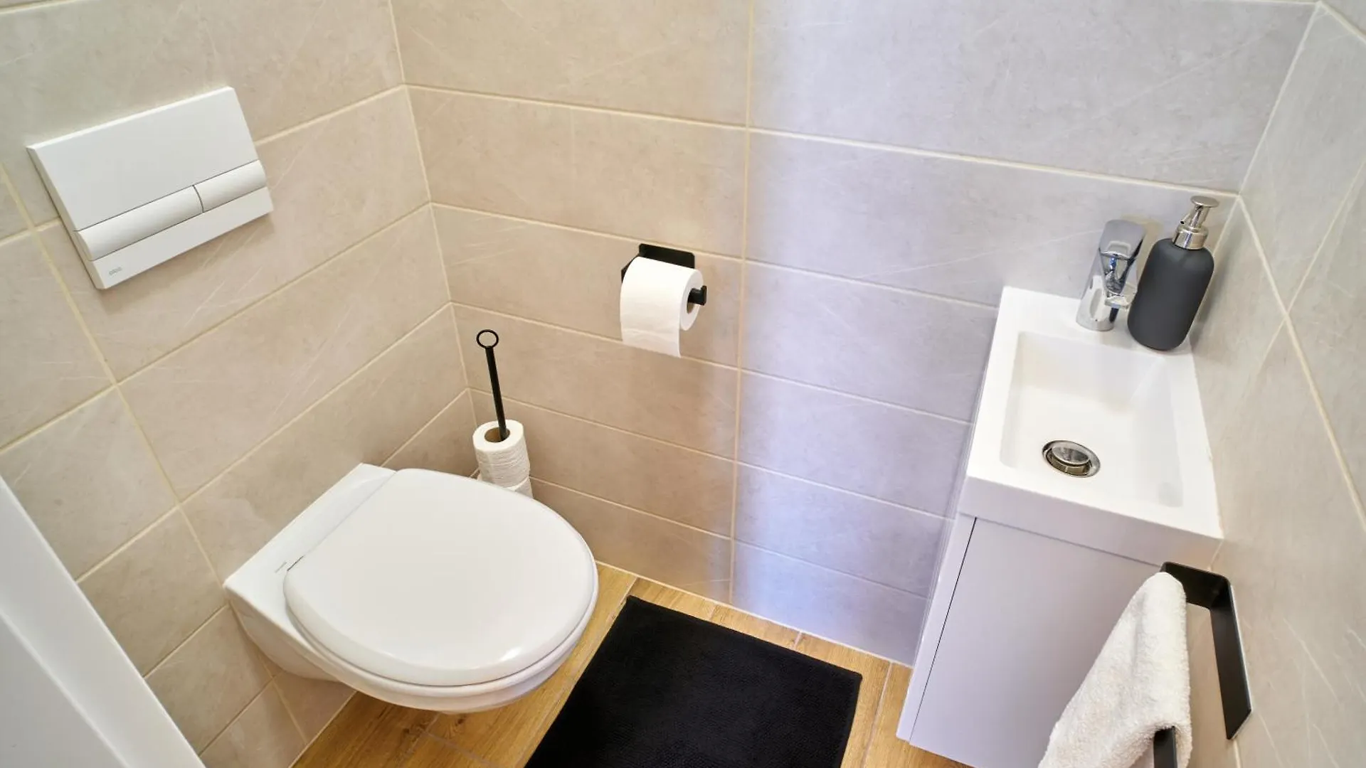 Golden Bard Suite Budapest Apartment